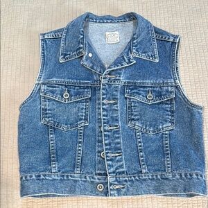 Vintage size small American Eagle denim vest like new.